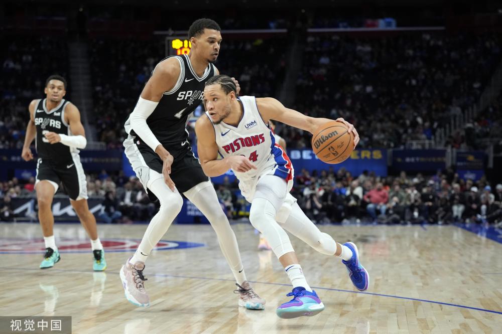 教练员们深 教练员们深